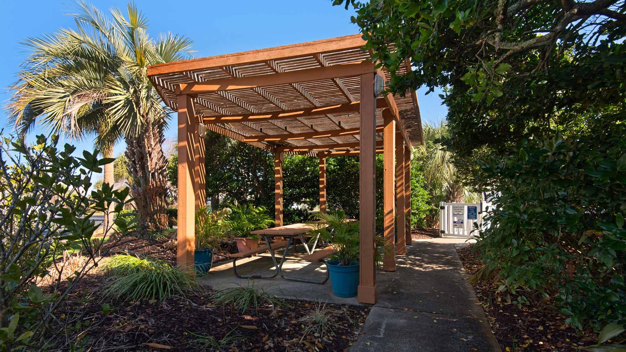 Chateau La Mer II Grounds & Amenities