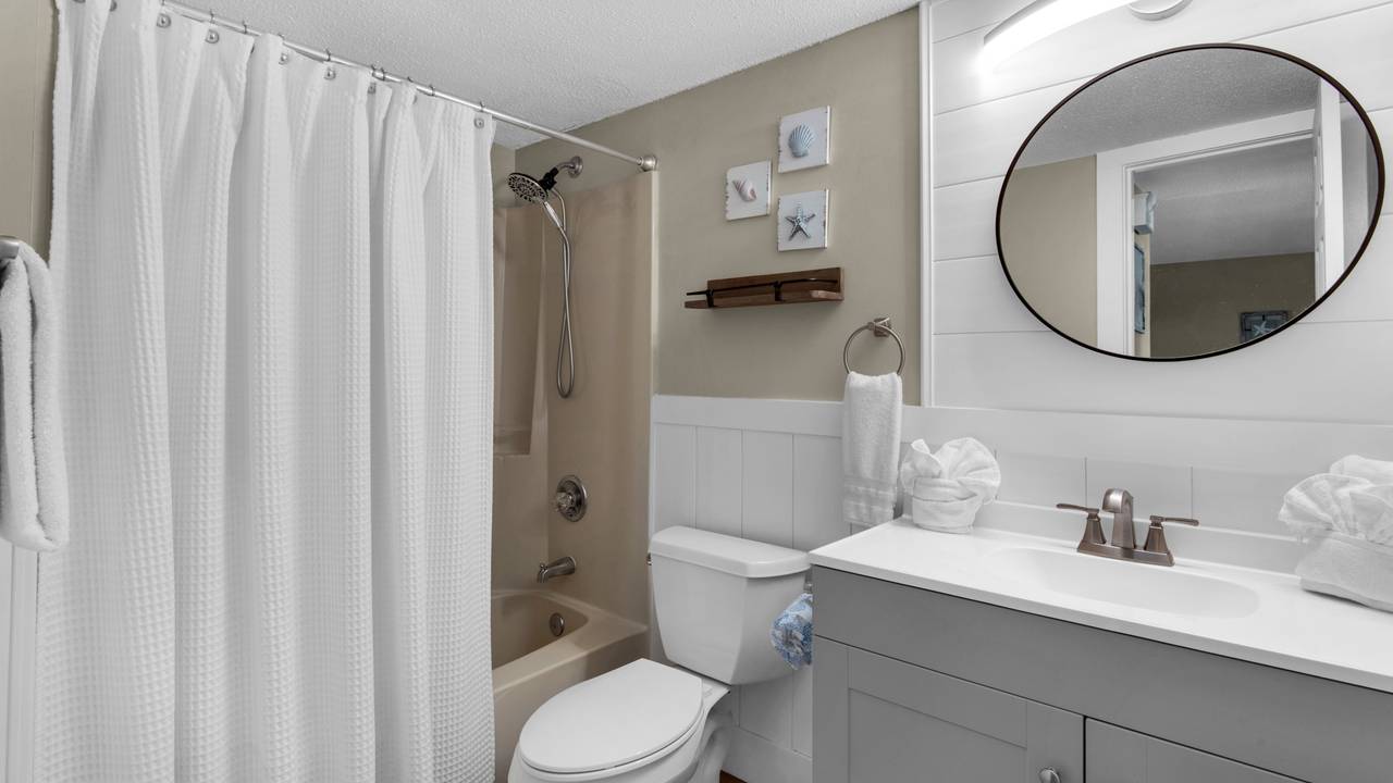 Pirates Mermaid - Shared Bathroom Pirates Mermaid - Shared Bathroom