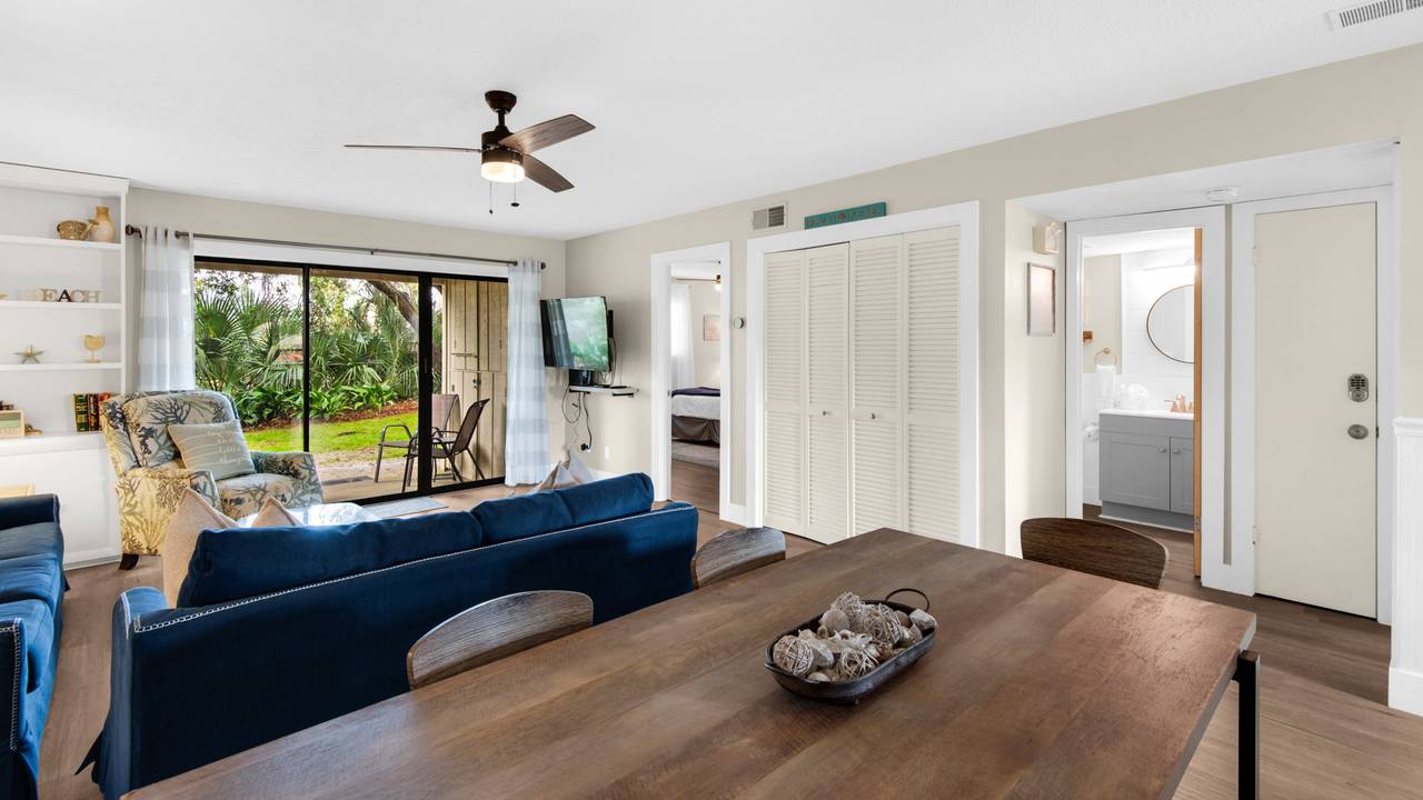 Pirates Mermaid - Dining & living area Pirates Mermaid - Dining & living area