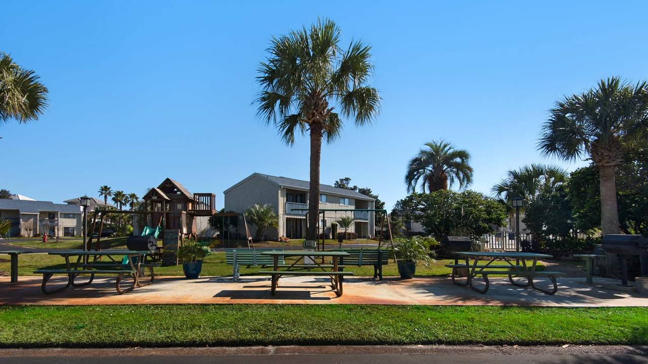 Chateau La Mer II Grounds & Amenities Chateau La Mer II Grounds & Amenities