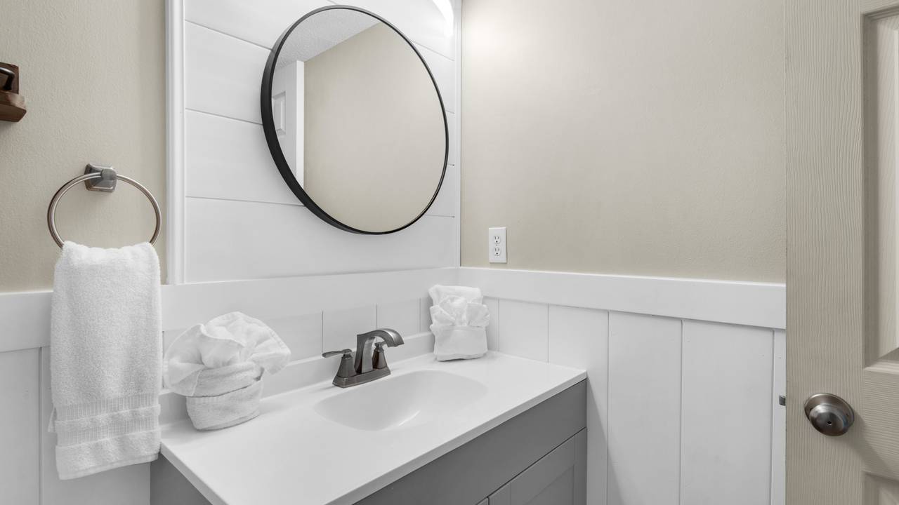 Pirates Mermaid - Shared Bathroom Pirates Mermaid - Shared Bathroom