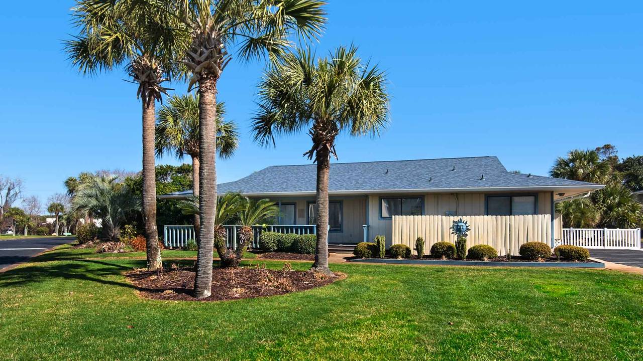 Chateau La Mer II Grounds & Amenities Chateau La Mer II Grounds & Amenities