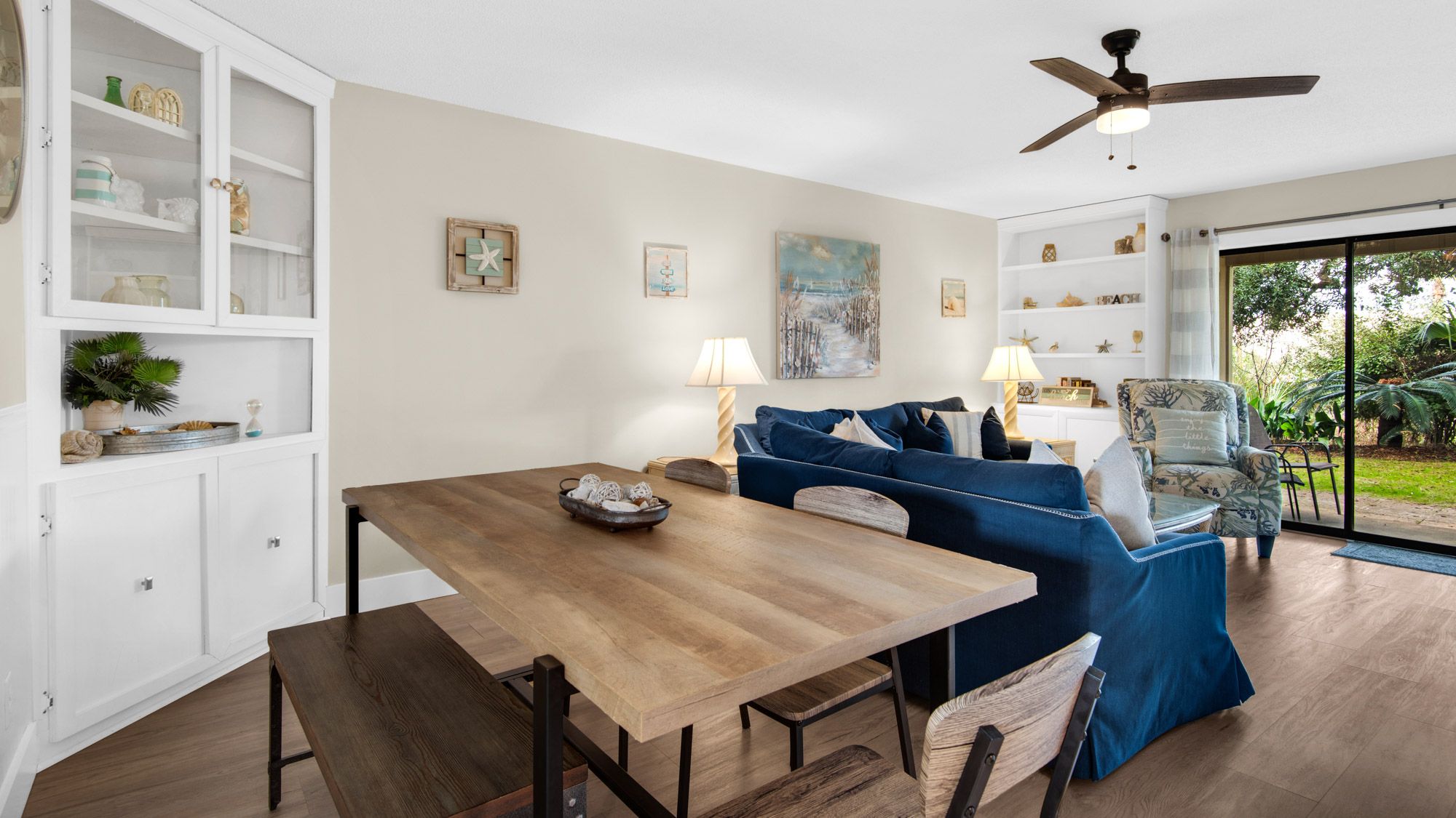 Pirates Mermaid - Dining & Living area