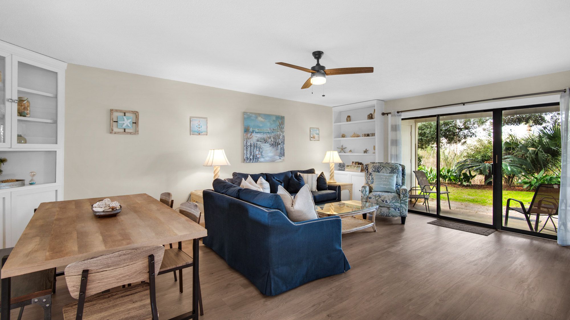 Pirates Mermaid - Dining & living area