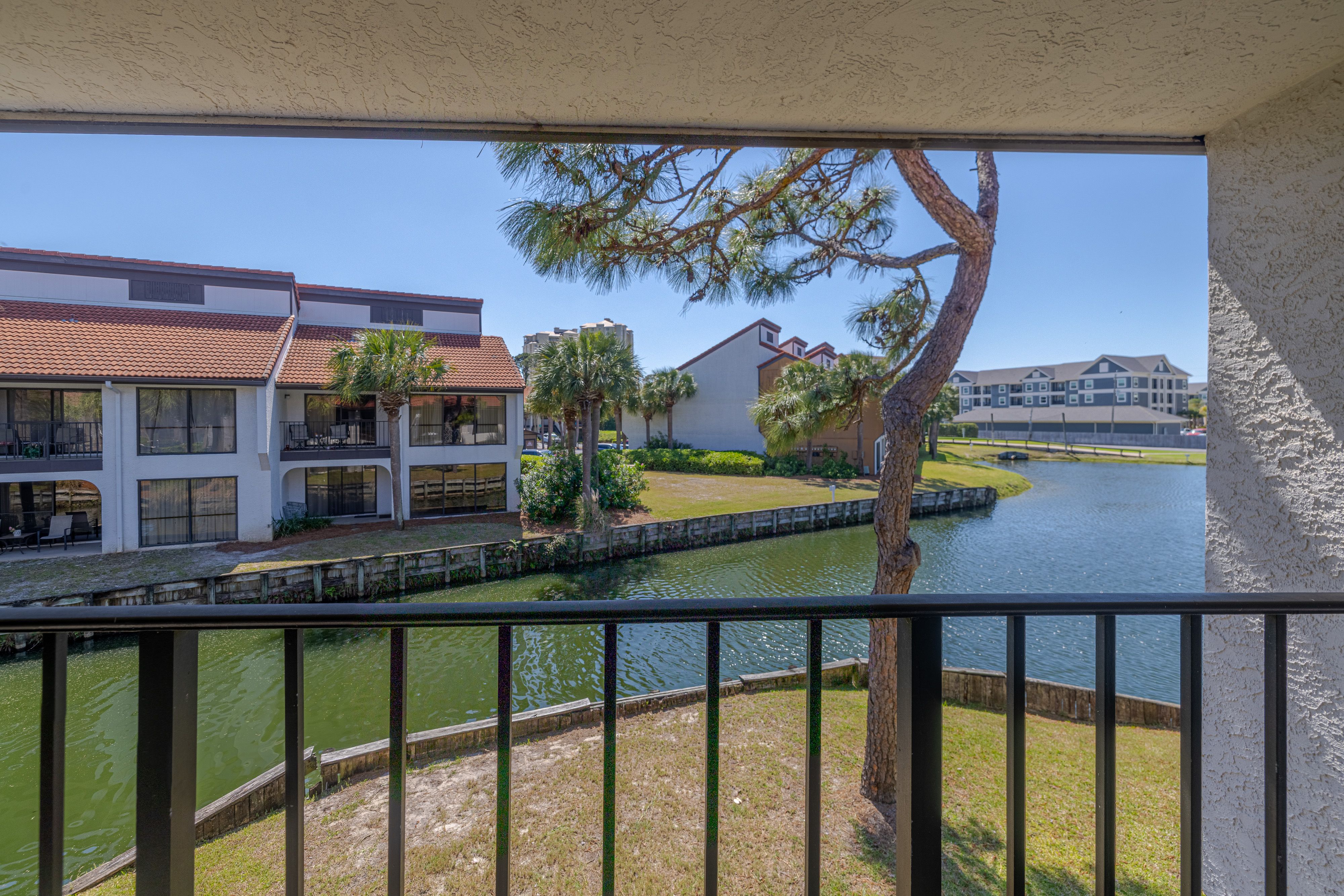 Edgewater Golf Villa 2107