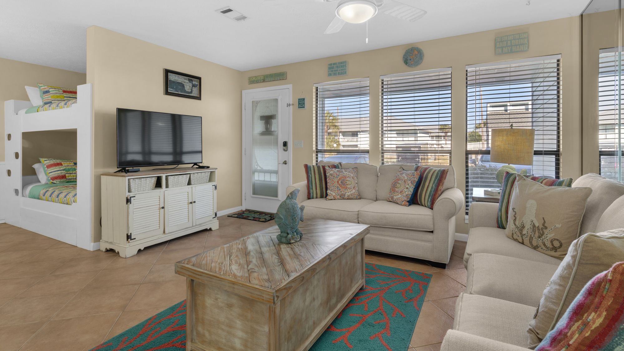 Southwinds I-5 Living area & Bunk area