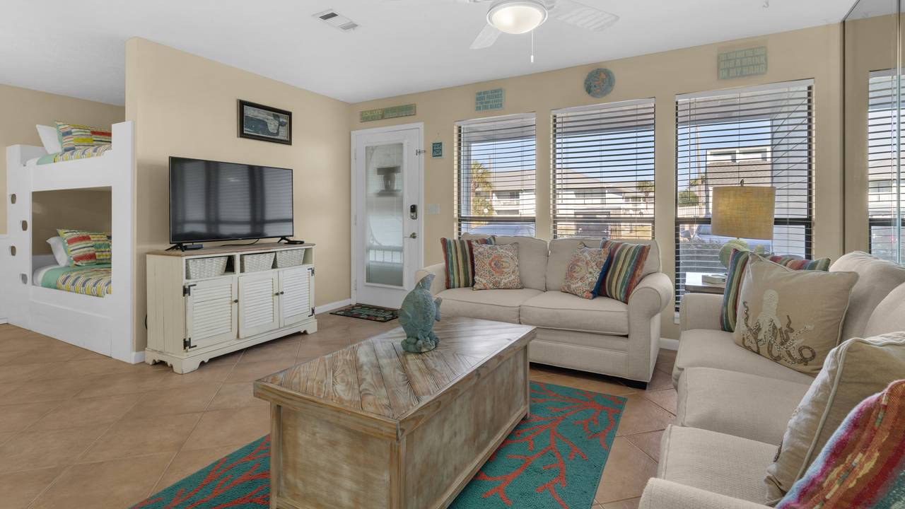 Southwinds I-5 Living area & Bunk area Southwinds I-5 Living area & Bunk area