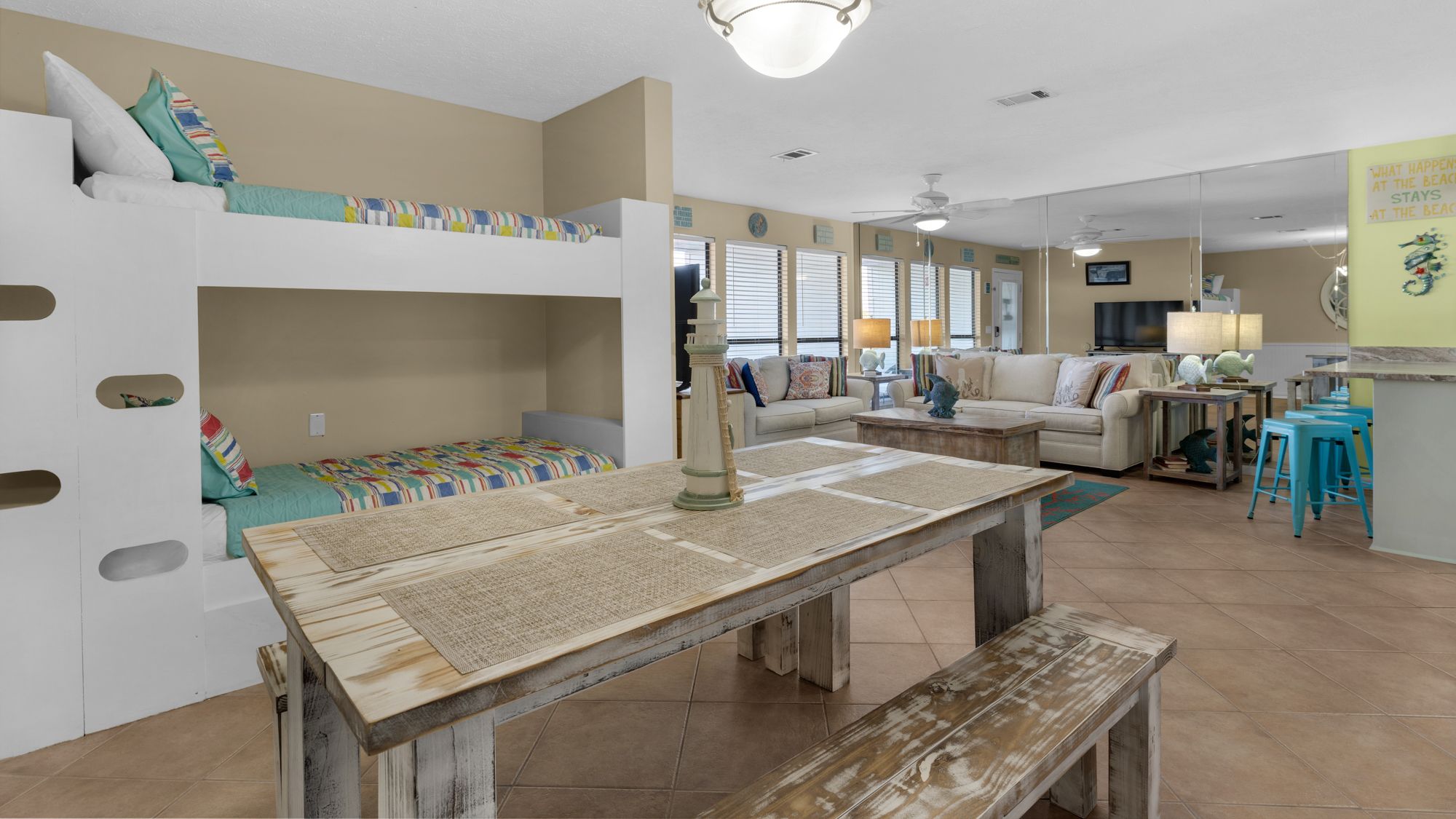 Southwinds I-5 Dining & Bunk area