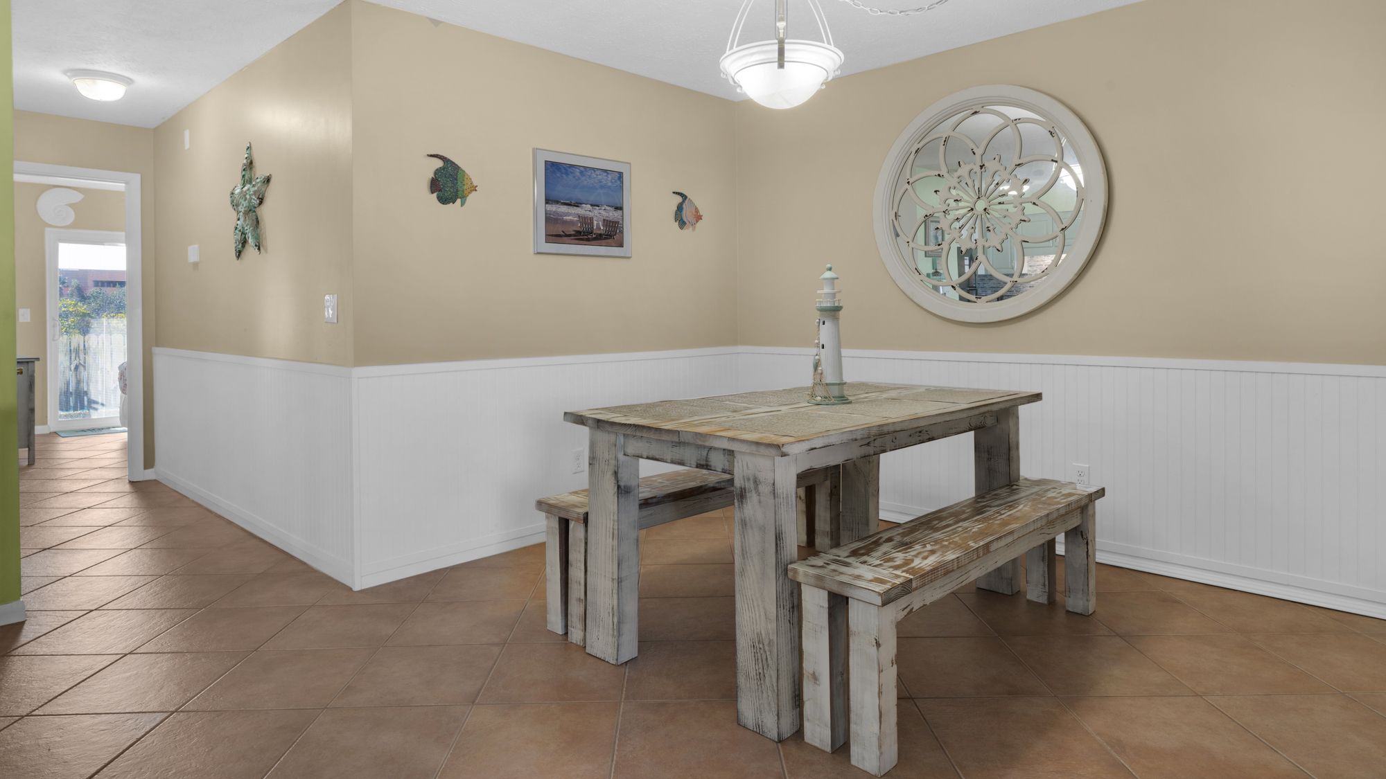 Southwinds I-5 Dining area