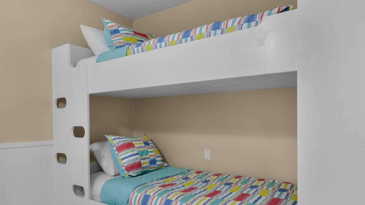 Southwinds I-5 Bunk area Southwinds I-5 Bunk area