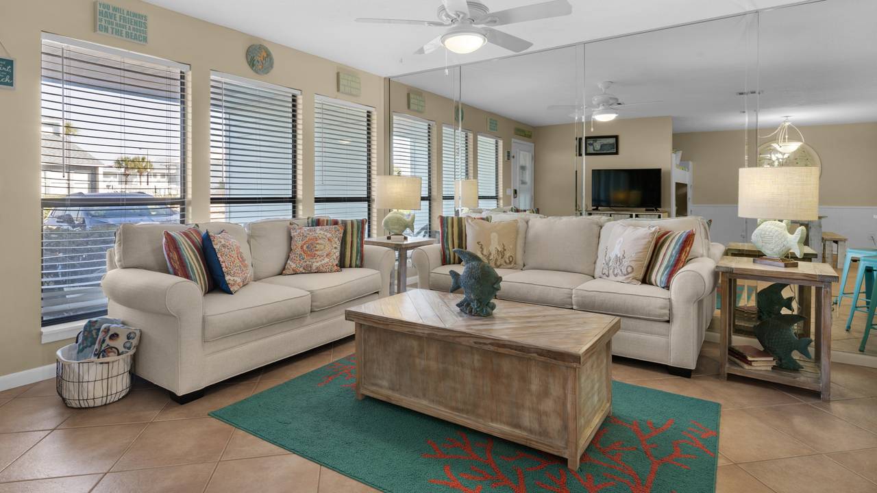 Southwinds I-5 Living area Southwinds I-5 Living area