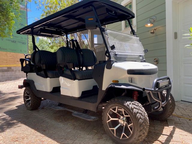 Cake Cottage 6 Seater Golf Cart