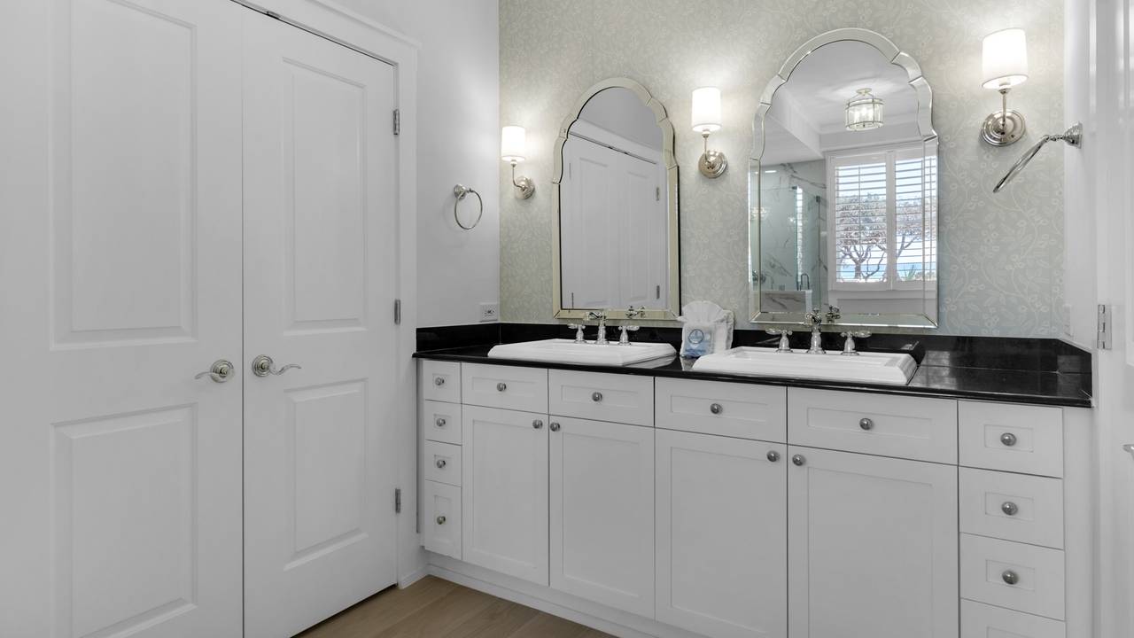 Master's Private Bathroom Master's Private Bathroom