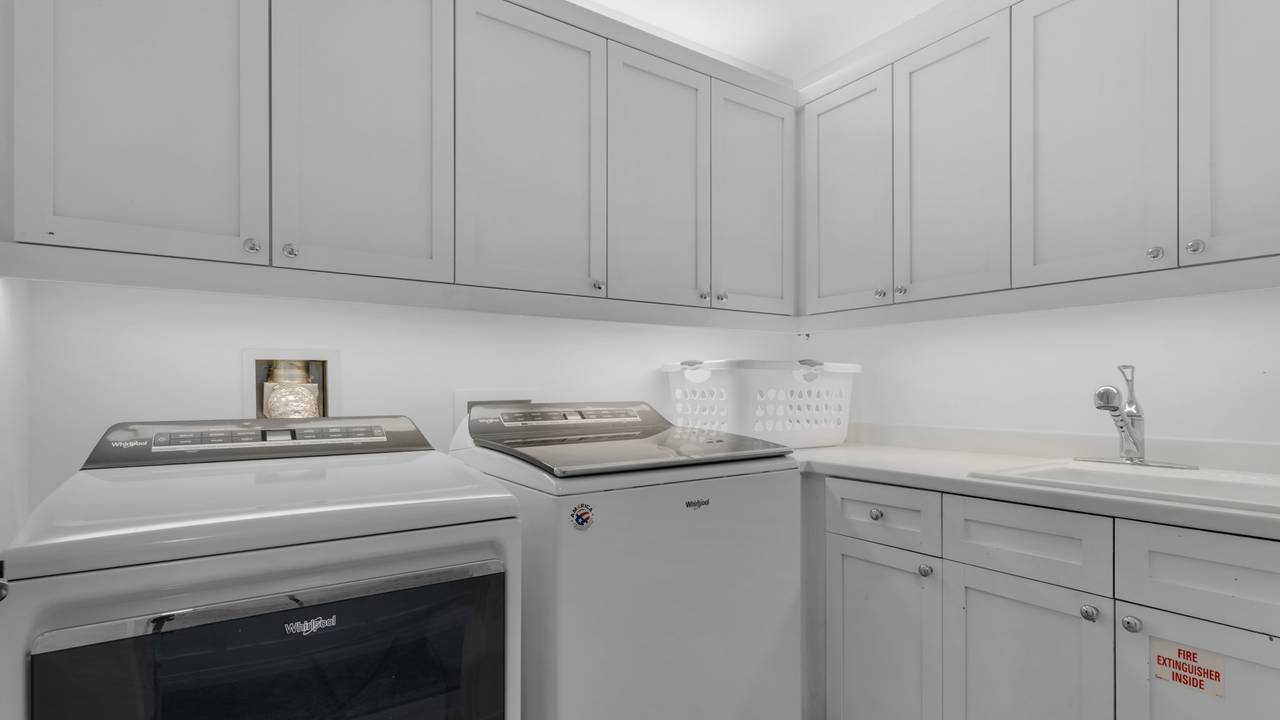 Washer & Dryer Washer & Dryer