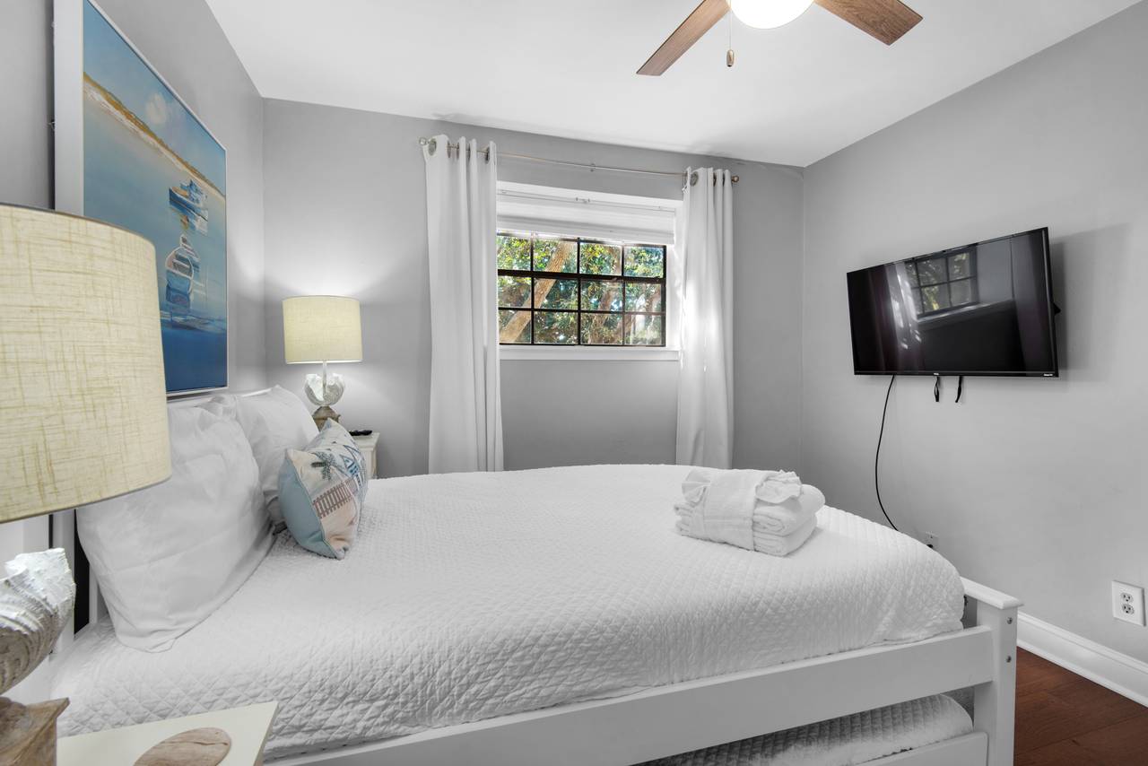 Seascape 21C Guest Bedroom w/ Trundle bed Seascape 21C Guest Bedroom w/ Trundle bed