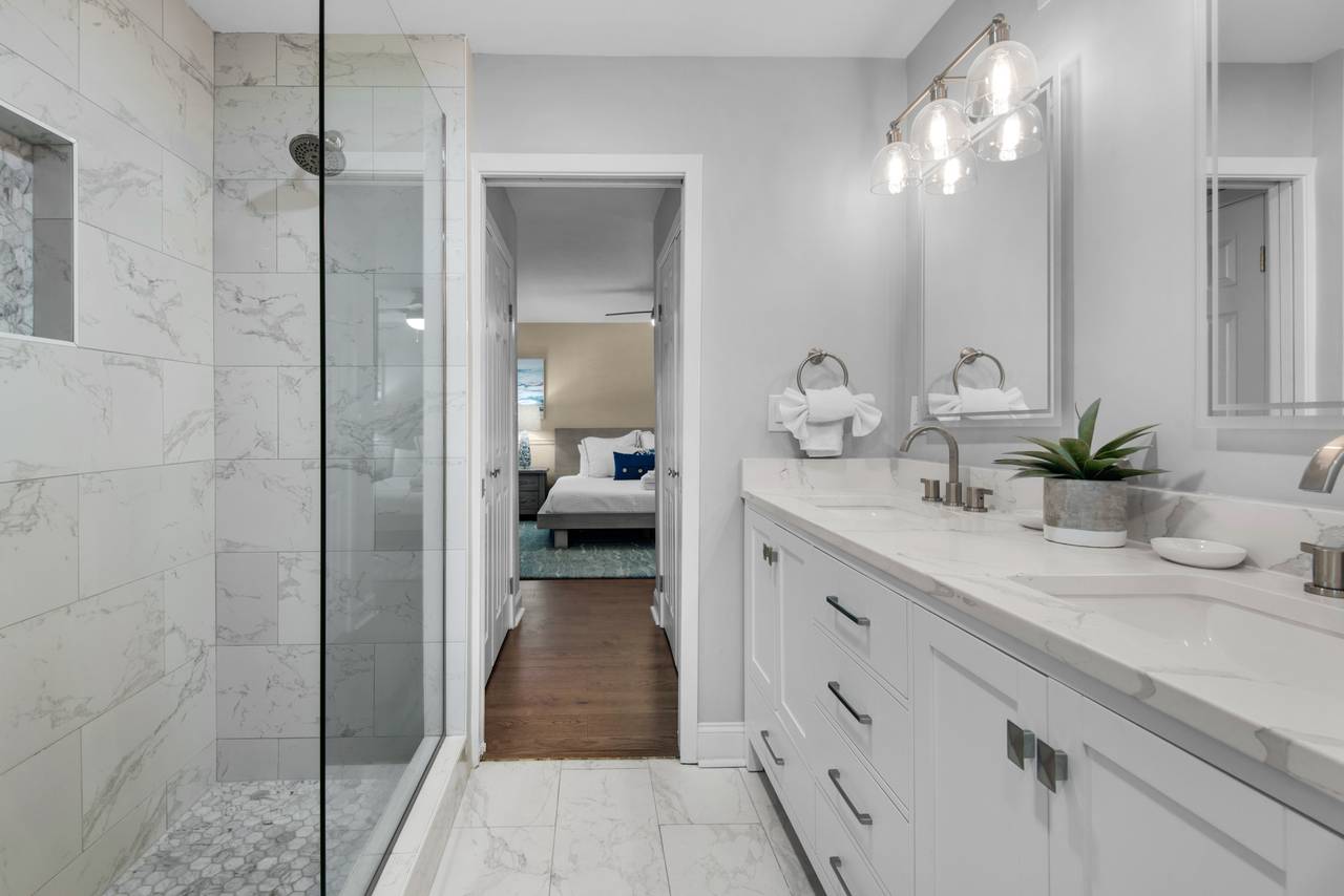 Seascape 21C Primary Bathroom Seascape 21C Primary Bathroom