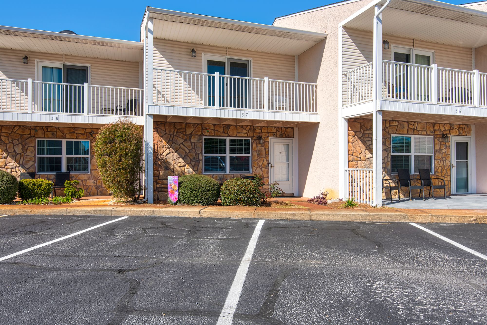 Woodland Shores 37 Front area