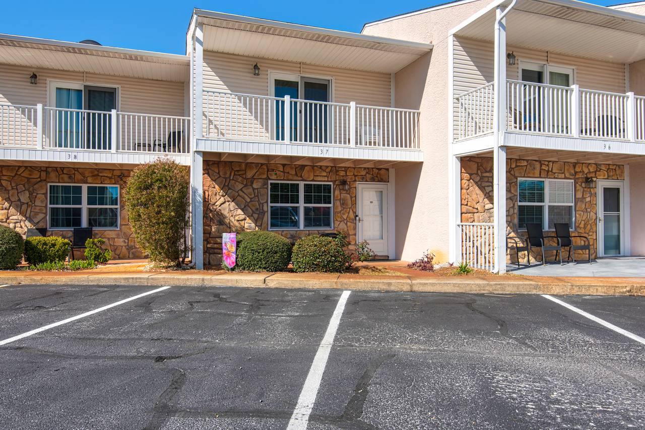 Woodland Shores 37 Front area Woodland Shores 37 Front area