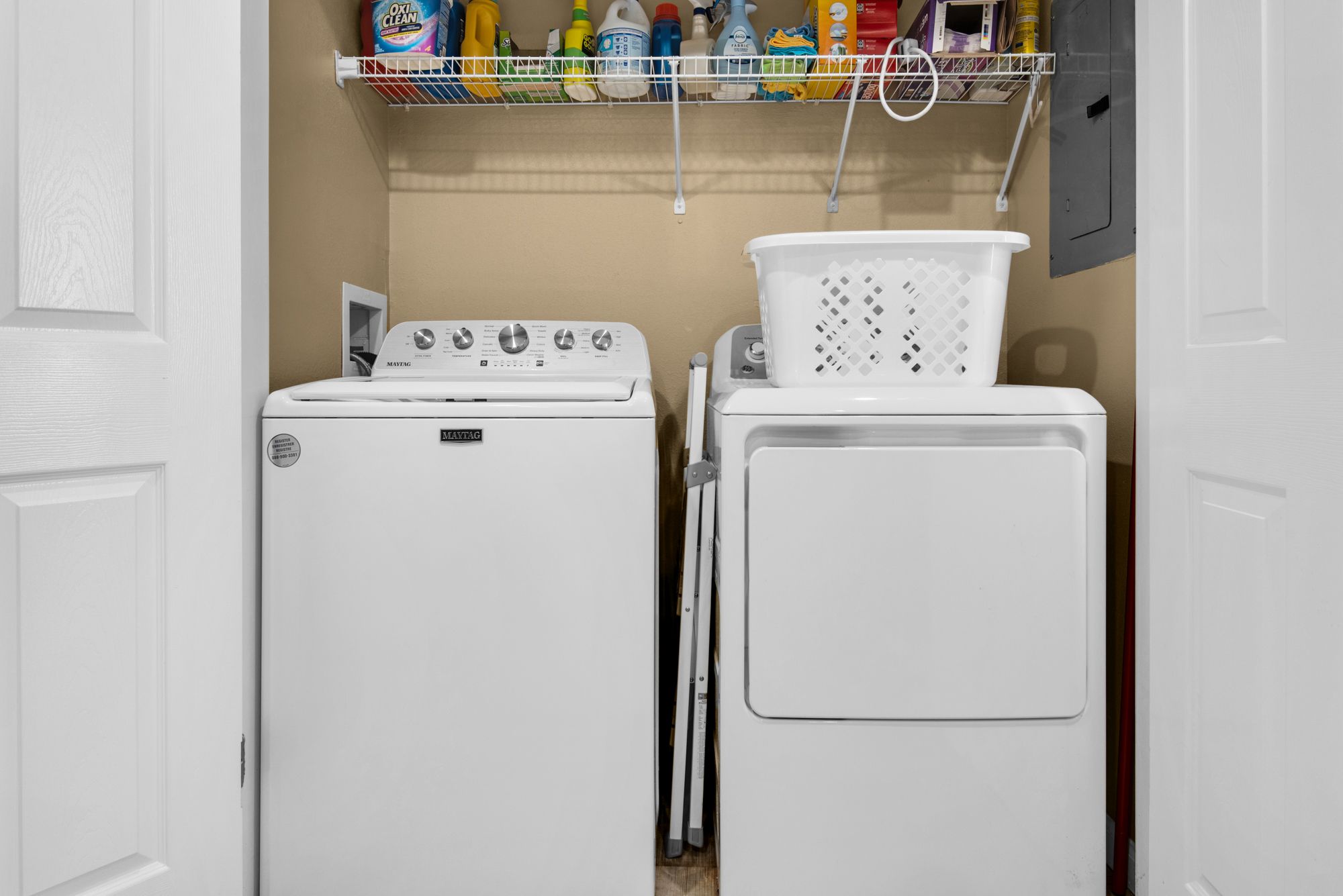 Woodland Shores 37 Washer & Dryer