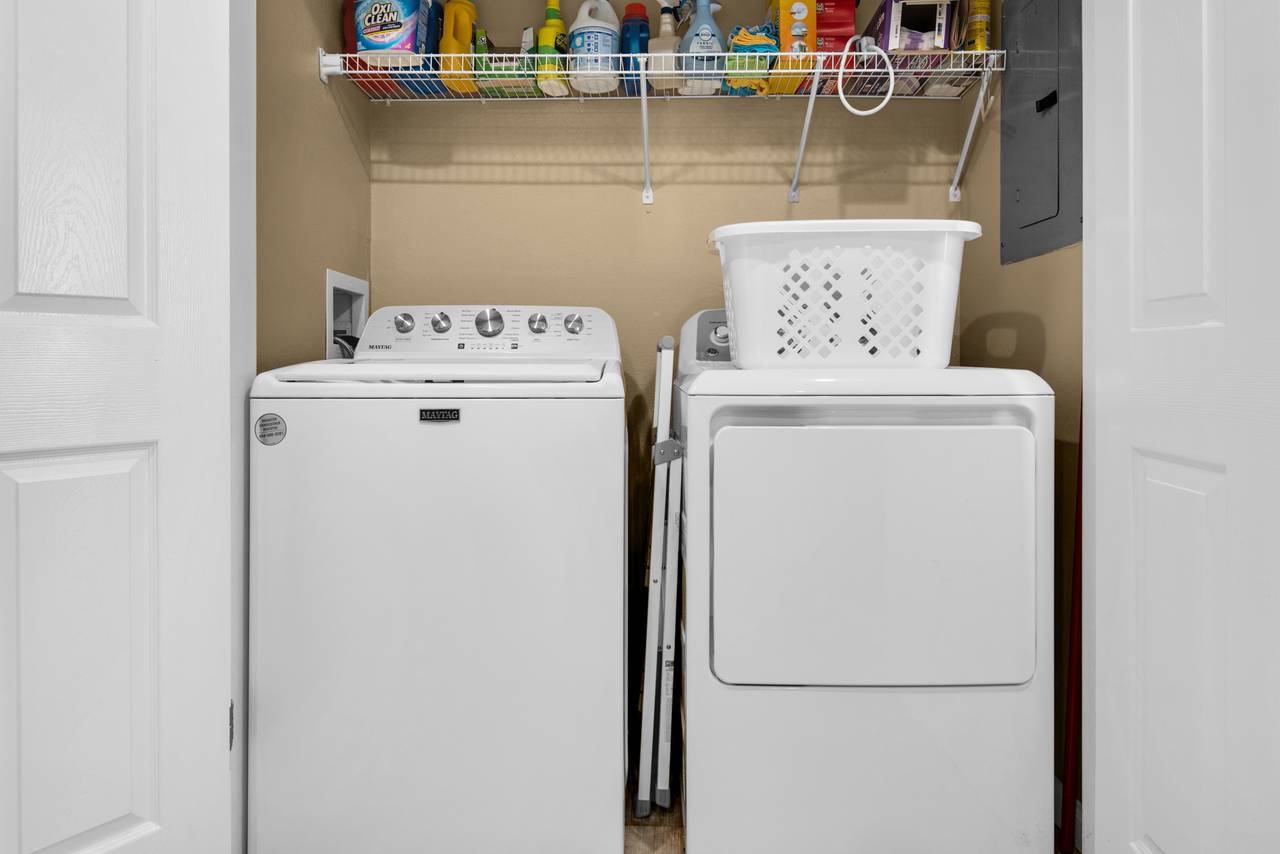 Woodland Shores 37 Washer & Dryer Woodland Shores 37 Washer & Dryer