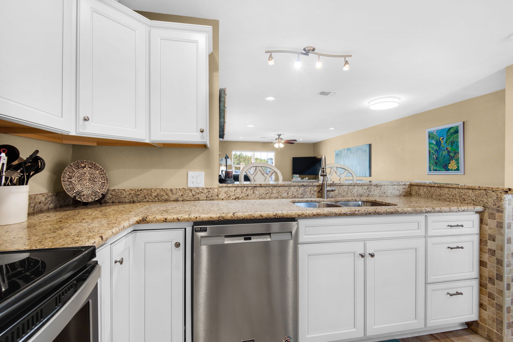 Woodland Shores 37 Kitchen area