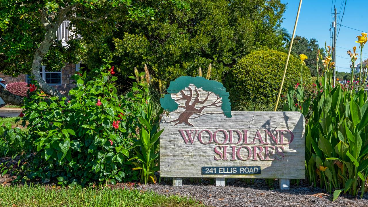 Woodland Shores Sign Woodland Shores Sign