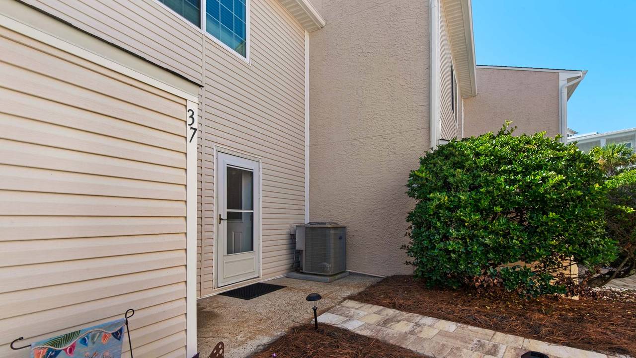 Woodland Shores 37 Rear area Woodland Shores 37 Rear area