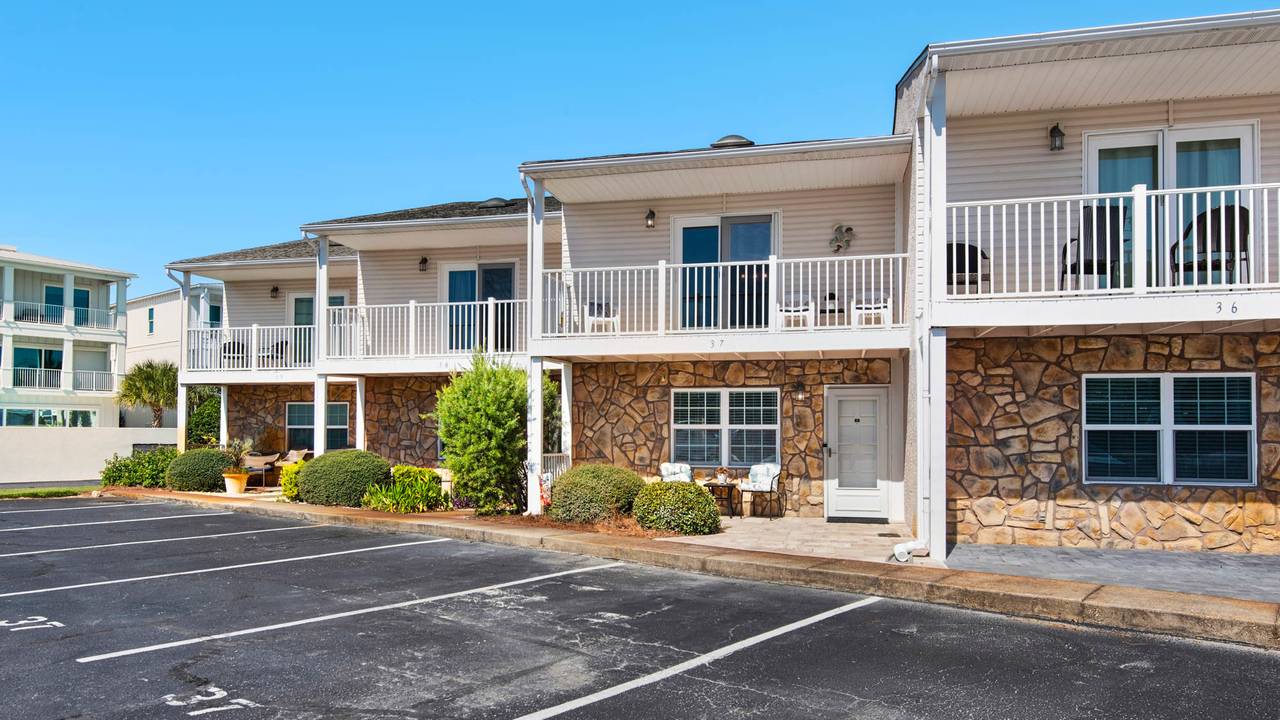 Woodland Shores 37 Front area Woodland Shores 37 Front area