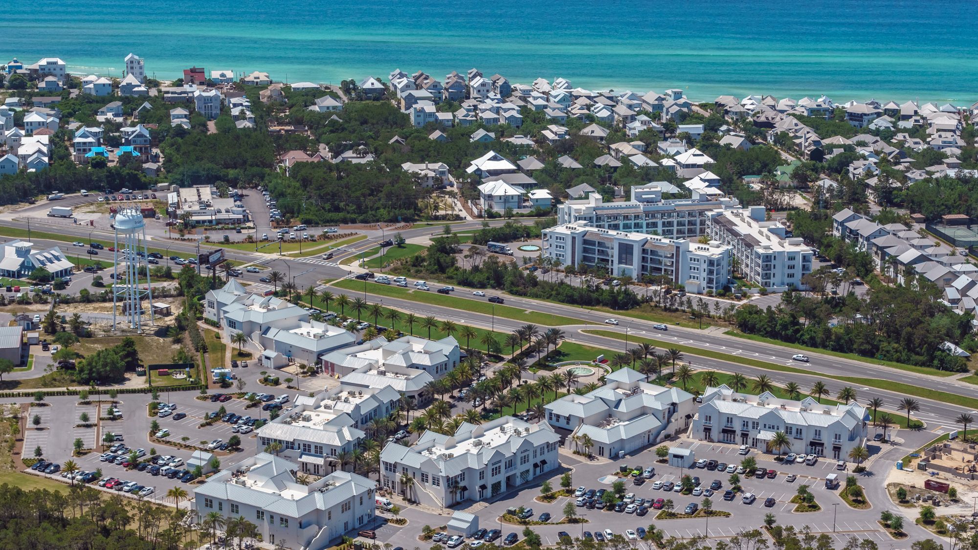 30Avenue Grounds & Amenities