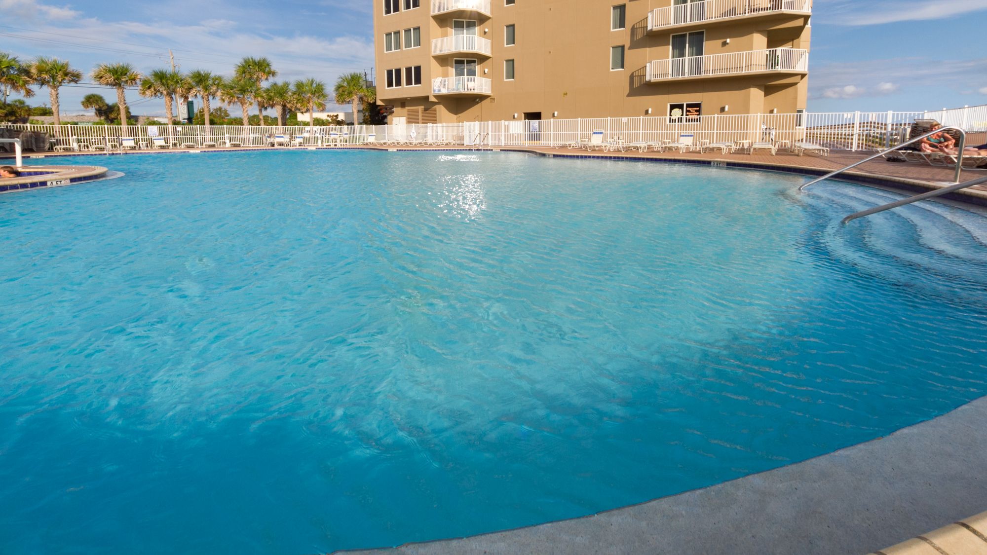 Tidewater Grounds & Amenities
