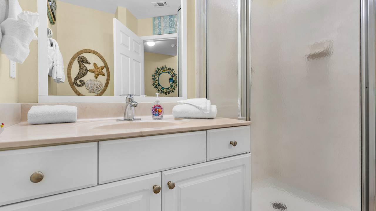 Tidewater 1316 Shared Bathroom Tidewater 1316 Shared Bathroom