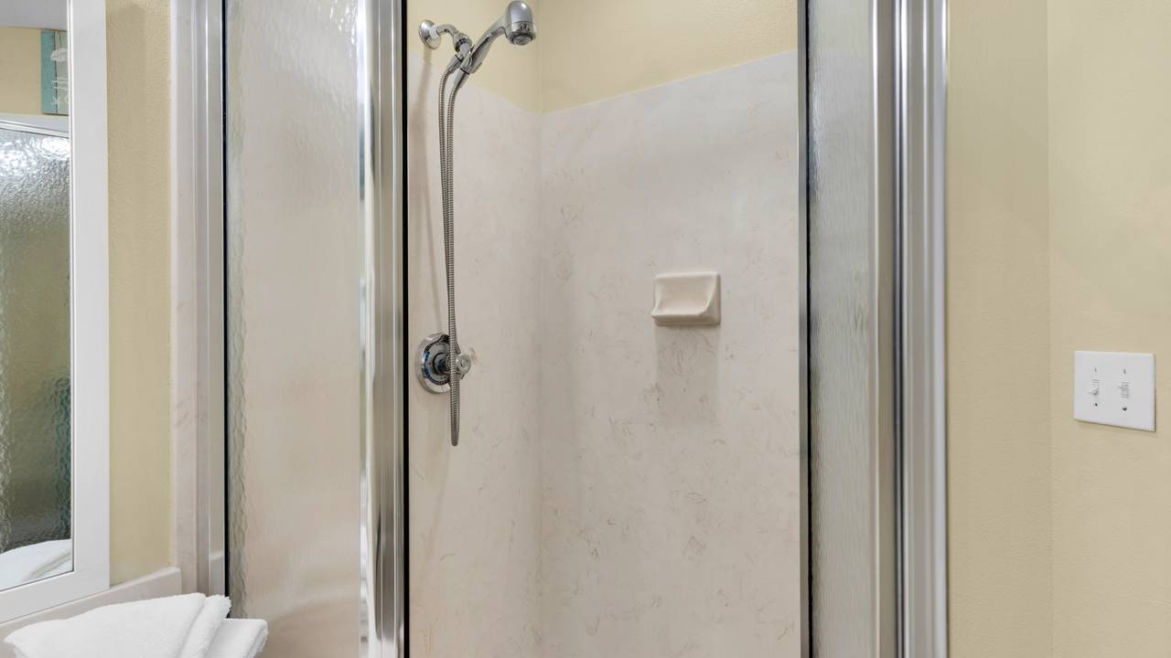 Tidewater 1316 Shared Bathroom Tidewater 1316 Shared Bathroom