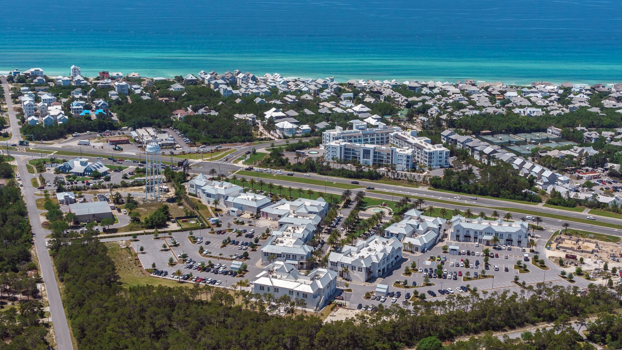 30Avenue Grounds & Amenities