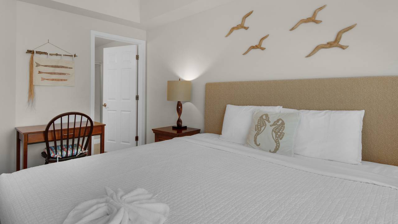 Village Blue Mountain 626 - Primary Bedroom Village Blue Mountain 626 - Primary Bedroom