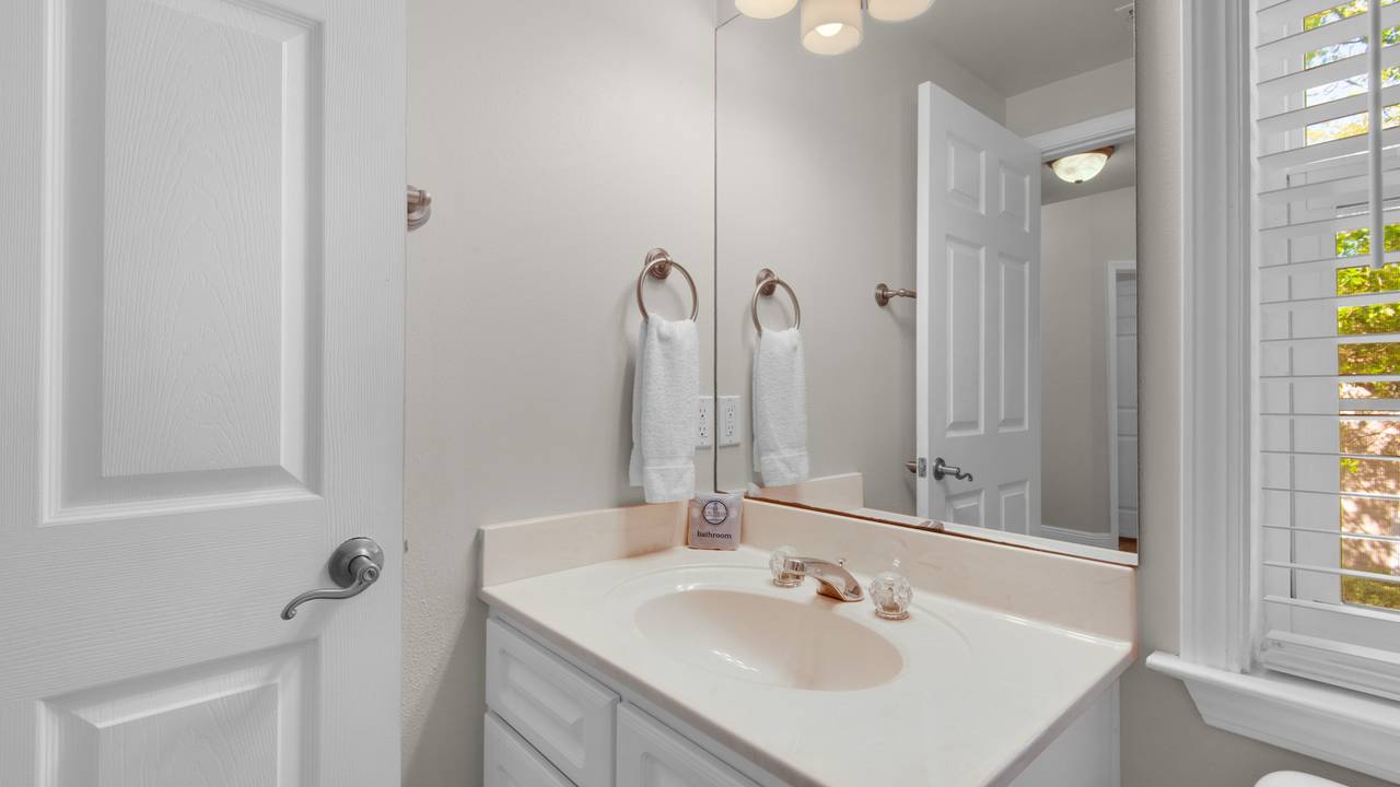 Village Blue Mountain 626 - Shared Bathroom Village Blue Mountain 626 - Shared Bathroom