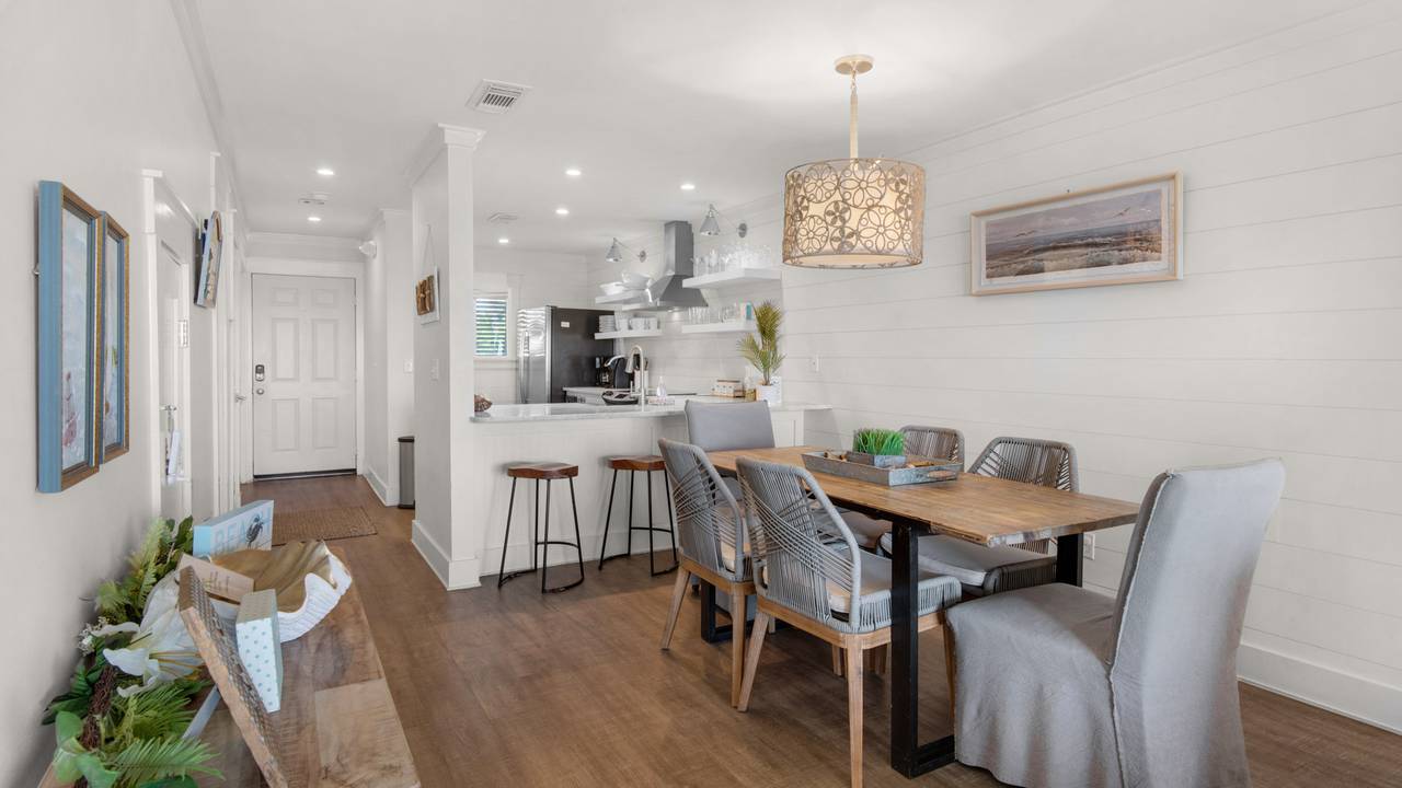 Seashadows Townhomes 4 - Dining into kitchen Seashadows Townhomes 4 - Dining into kitchen