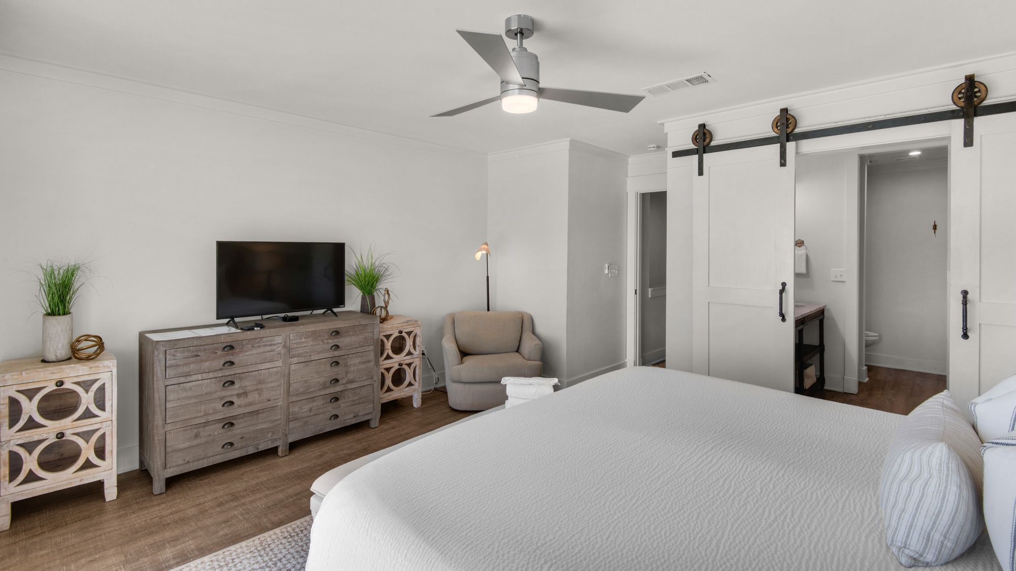 Seashadows Townhomes 4 - Master Bedroom w/ King bed and direct b