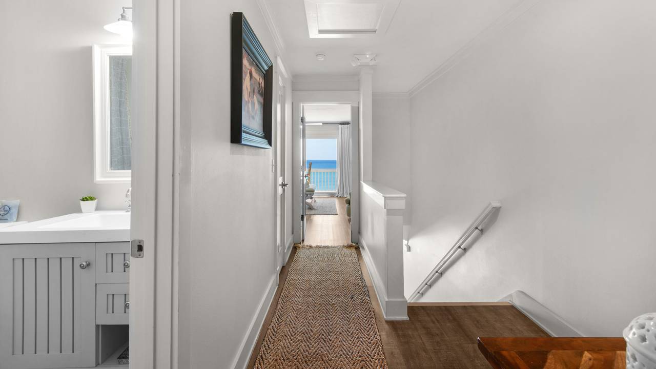 Seashadows Townhomes 4 - Upstairs, Hallway Seashadows Townhomes 4 - Upstairs, Hallway