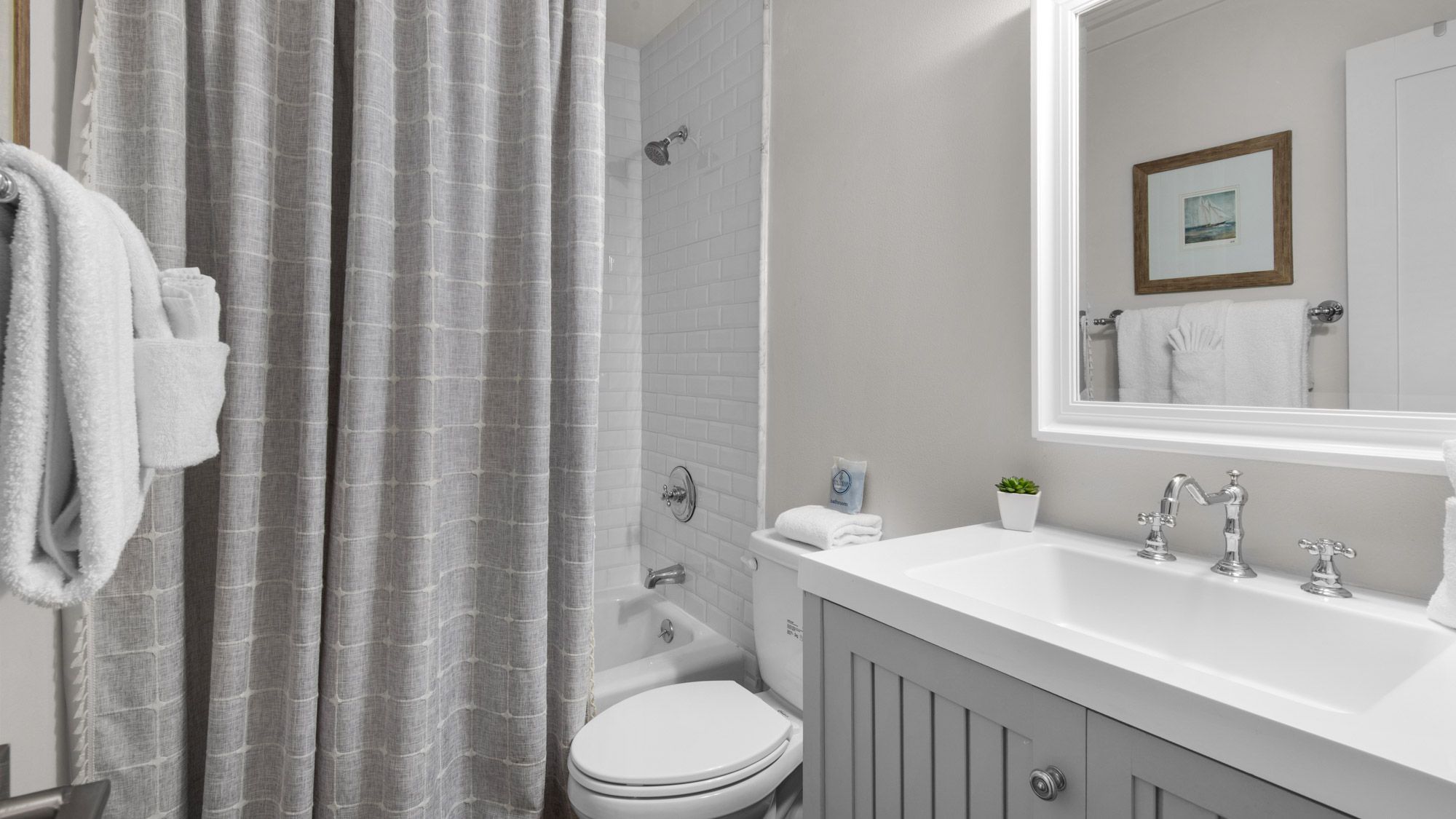 Seashadows Townhomes 4 - Hallway Bathroom