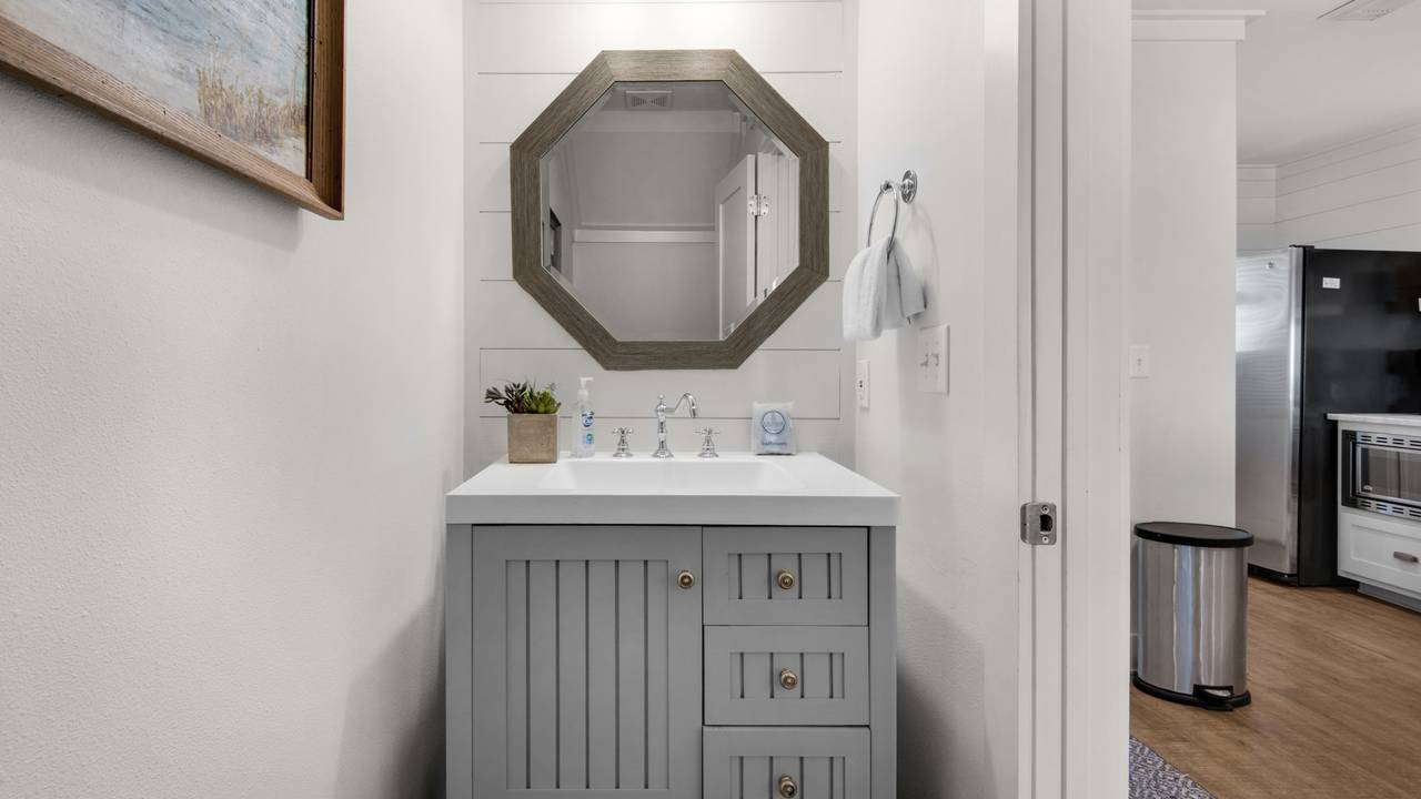 Seashadows Townhomes 4 - Powder room Seashadows Townhomes 4 - Powder room