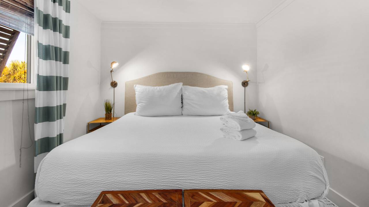 Seashadows Townhomes 4 - Guest Bedroom w/ King bed Seashadows Townhomes 4 - Guest Bedroom w/ King bed