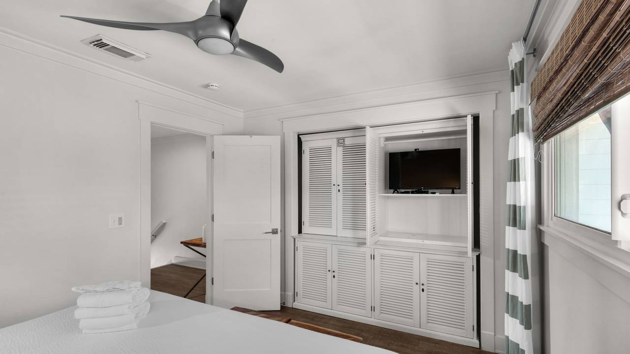 Seashadows Townhomes 4 - Guest Bedroom w/ King bed Seashadows Townhomes 4 - Guest Bedroom w/ King bed