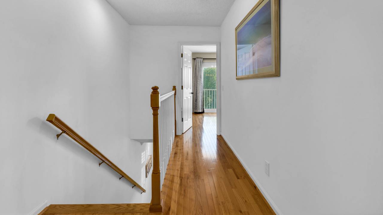 Woodland Shores 11 - Hallway Upstairs Woodland Shores 11 - Hallway Upstairs