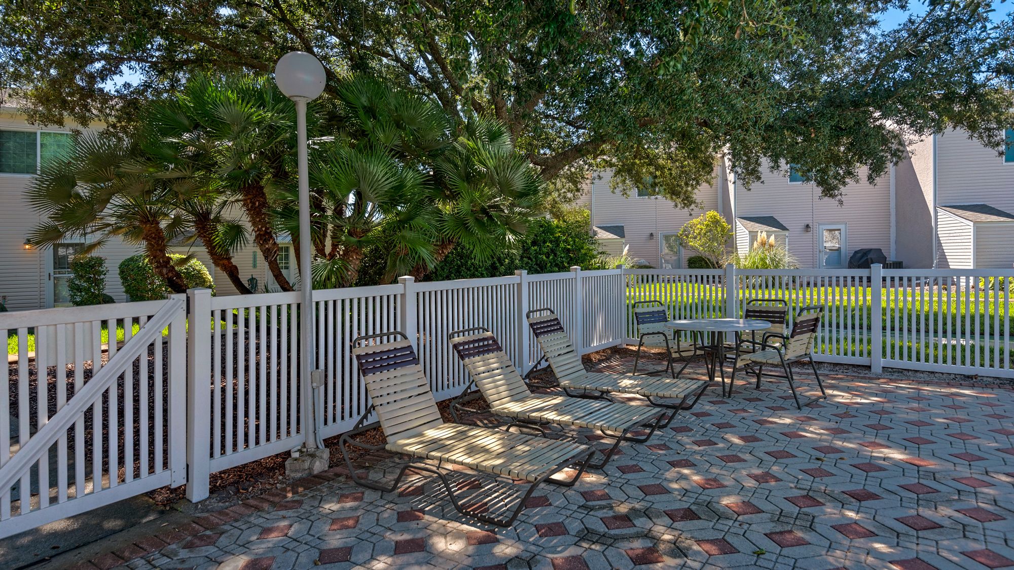 Woodland Shores Grounds & Amenities