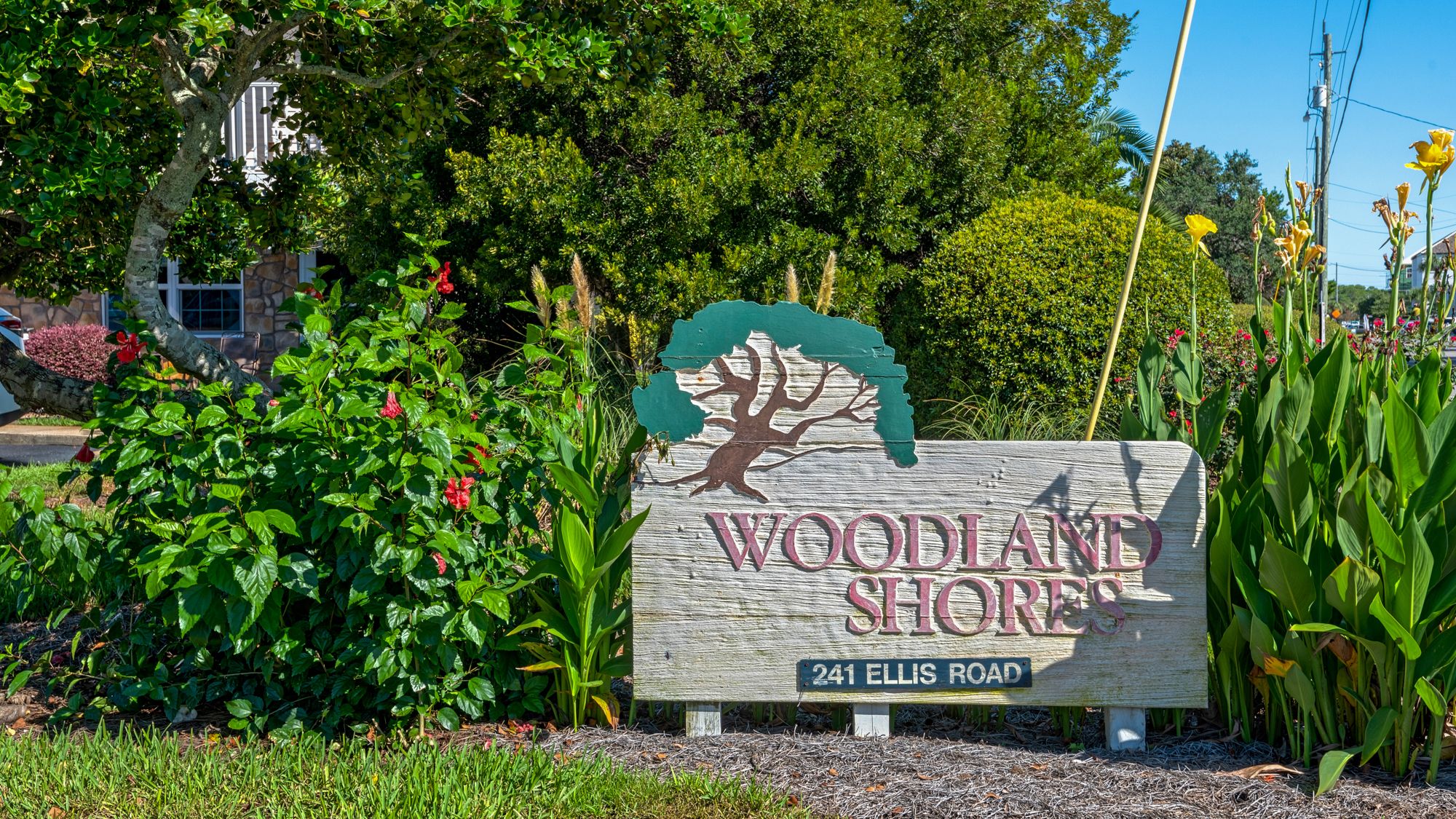 Woodland Shores Grounds & Amenities