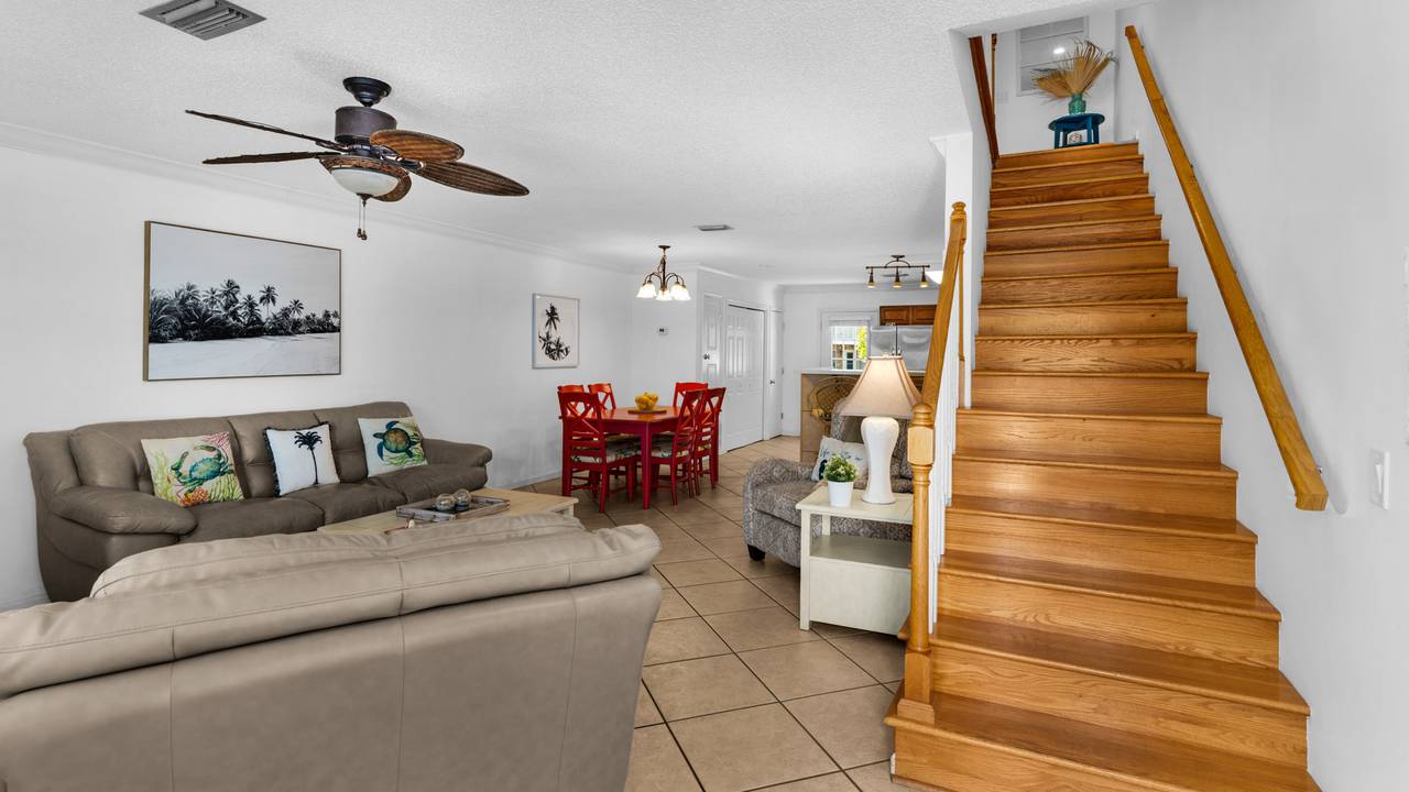 Woodland Shores 11 - Living Area into Upstairs Woodland Shores 11 - Living Area into Upstairs