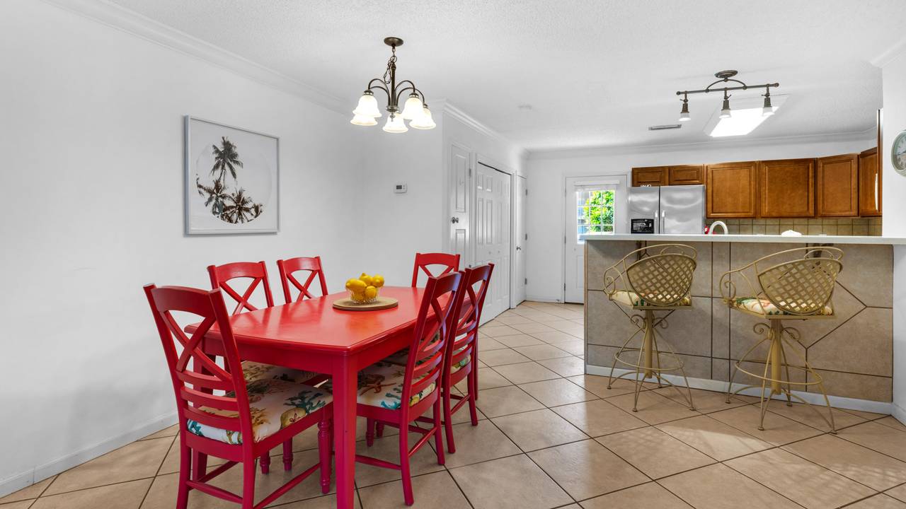 Woodland Shores 11 - Dining into Kitchen Woodland Shores 11 - Dining into Kitchen