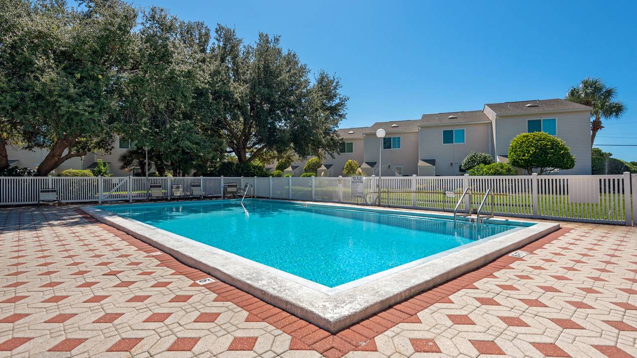 Woodland Shores Grounds & Amenities Woodland Shores Grounds & Amenities