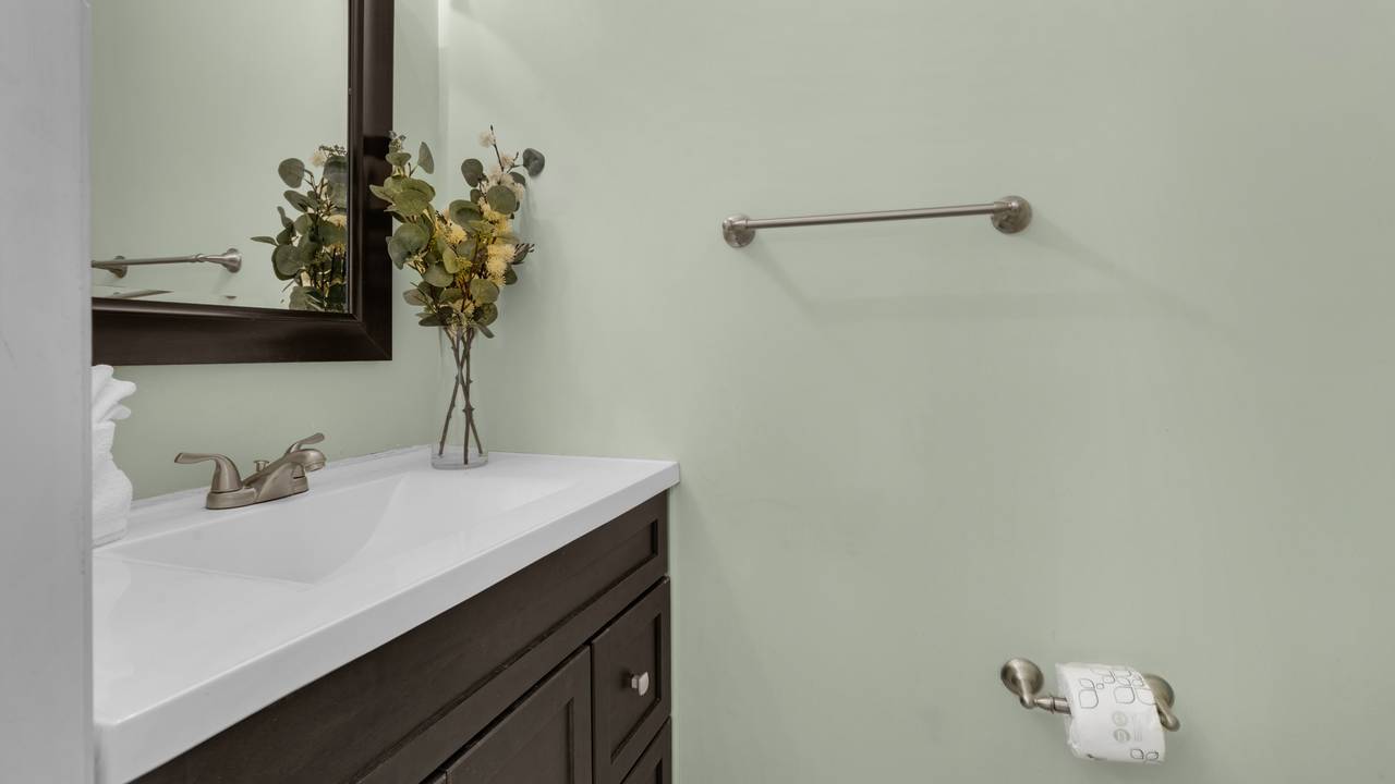 Woodland Shores 11 - Half Bathroom Woodland Shores 11 - Half Bathroom