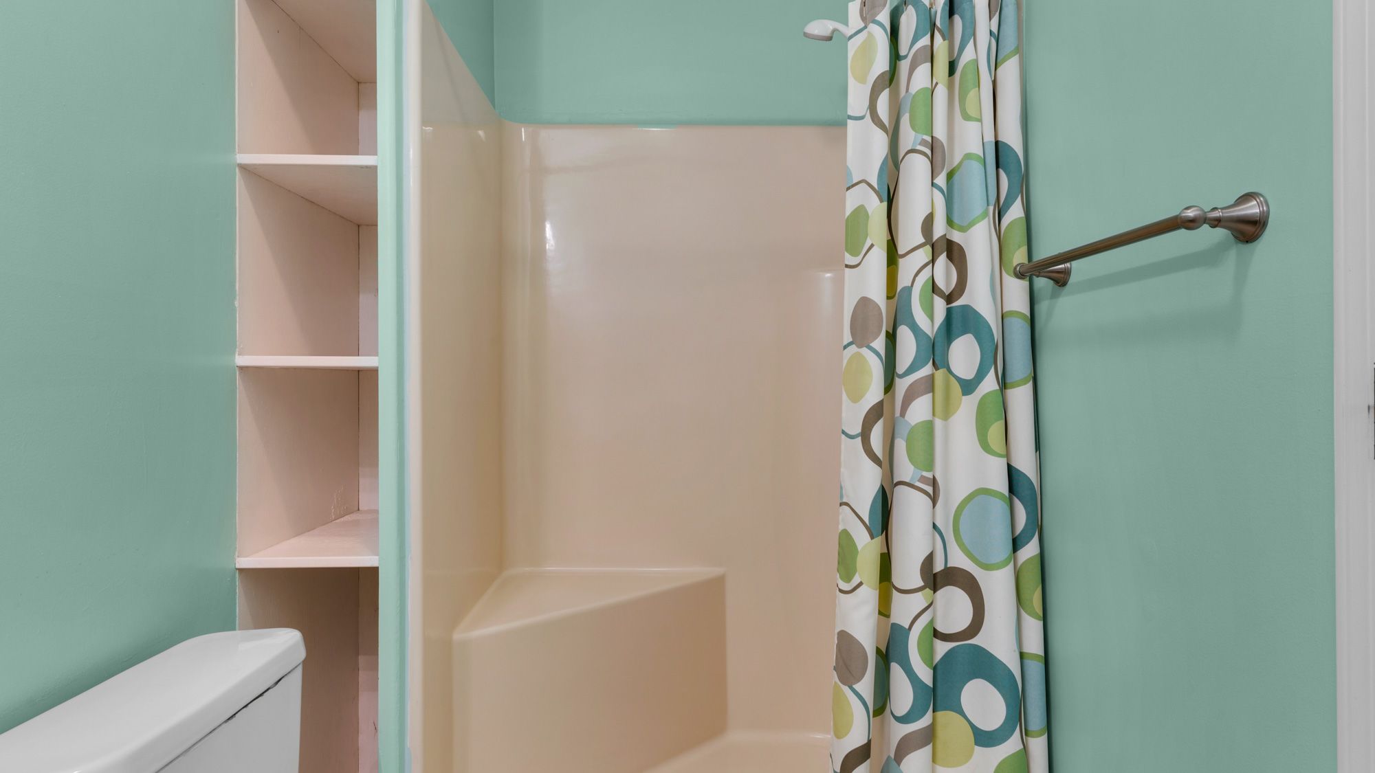 Woodland Shores 11 - Guest Bathroom